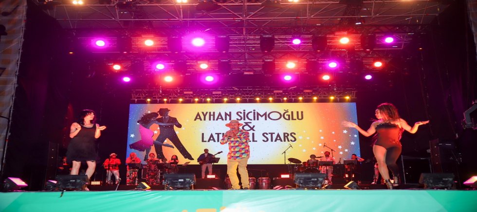 13. Alaçatı Ot Festivali’nde Ayhan Sicimoğlu rüzgarı esti