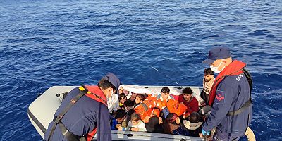 İzmir ve Çeşme açıklarında 71 düzensiz göçmen yakalandı!