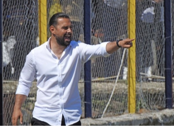 Alaçatıspor'da Teknik Direktör Yılmaz ile yollar ayrıldı