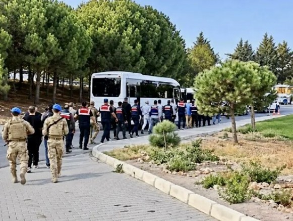 Çeşme Belediyesi Soruşturmasında 11 Şüpheli Tutuklama Talebiyle Mahkemeye Sevk Edildi