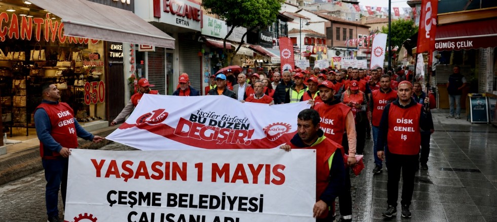 Çeşme’de 1 Mayıs Coşkusu: Emekçiler Meydanlarda Buluştu, Halaylarla Kutlandı