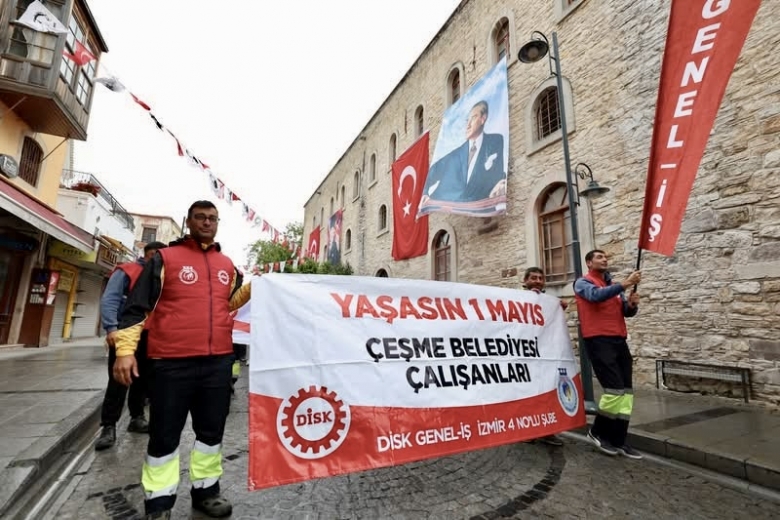 Çeşme’de 1 Mayıs Coşkusu: Emekçiler Meydanlarda Buluştu, Halaylarla Kutlandı