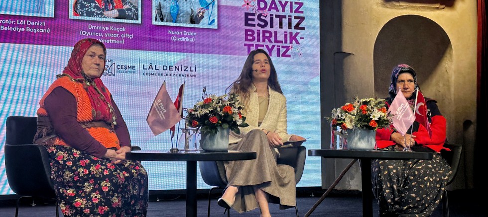 Çeşme’de 8 Mart buluşması: “Dönüştüren Hikâyeler” söyleşisi yoğun ilgi gördü