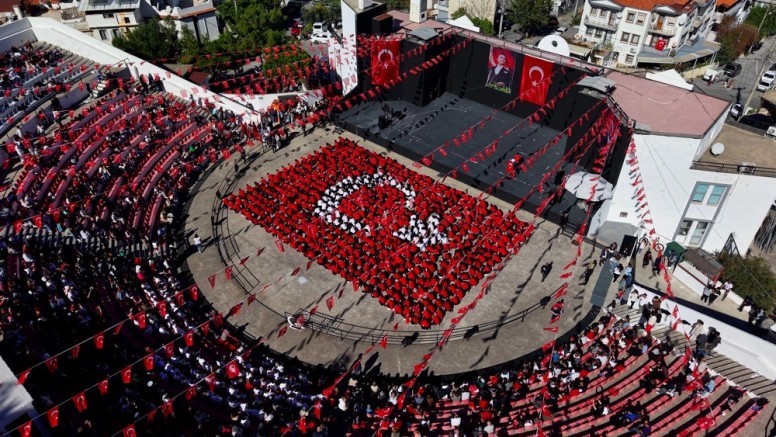ÇEŞME’DE CUMHURİYET BAYRAMI KUTLAMA PROGRAMI BELLİ OLDU 