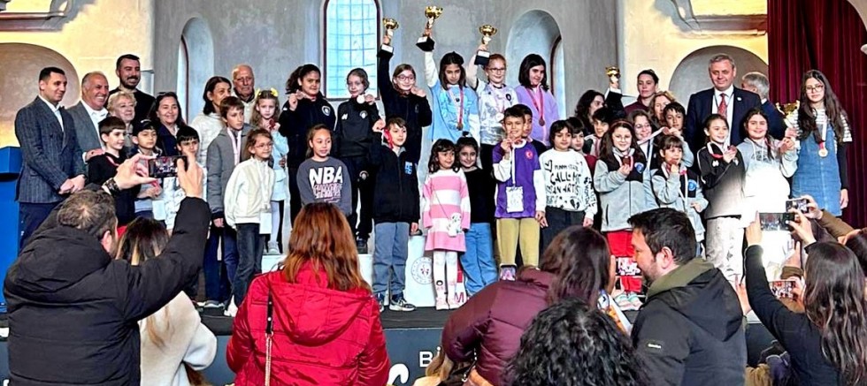 Çeşme’de Dünya Kadınlar Günü’ne özel satranç turnuvası