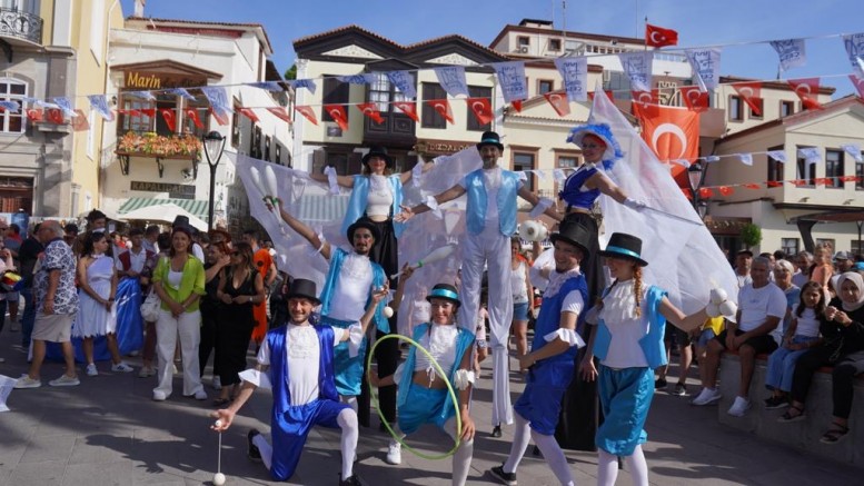 Çeşme Festivali “Akdeniz” temasıyla büyük bir coşkuyla başladı