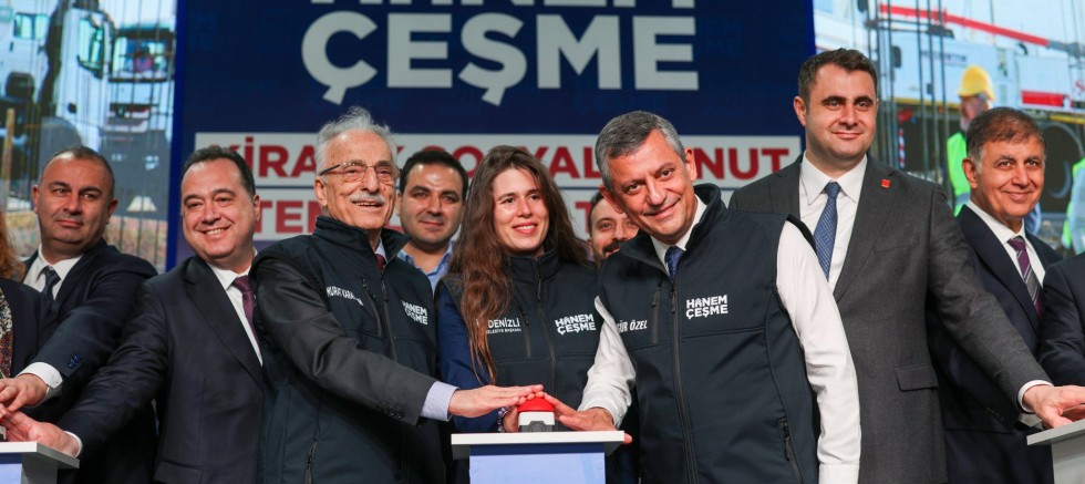 Hanem Çeşme Kiralık Sosyal Konut Projesi’nin Temeli Özgür Özel’in Katılımı İle Hayata Geçti 