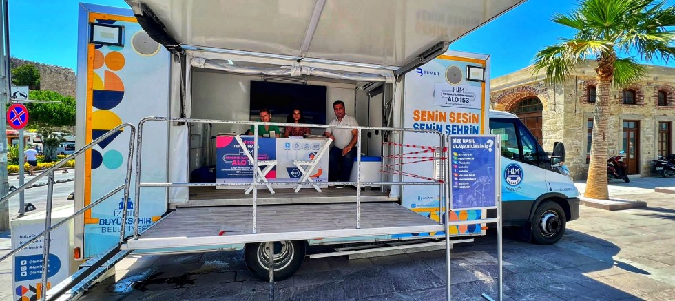 İzmir Büyükşehir Belediyesi Mobil HİM Aracı  Çeşme Cumhuriyet Meydanında!
