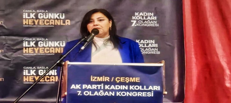 AK Parti Çeşme Kadın Kolları Başkanı Elif Demirer Görevinden İstifa Etti