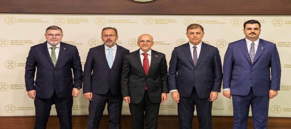 Cemil Tugay, AK Parti’li İsimlerle Birlikte Mehmet Şimşek’i Ziyaret Etti