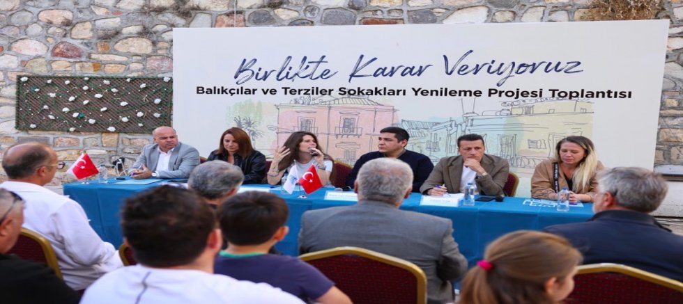 Çeşme Belediyesi, Balıkçılar ve Terziler Sokağı yenileme projesini esnafla paylaştı