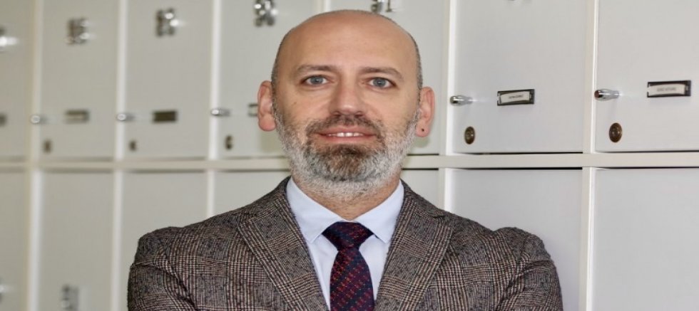 ÇEŞME BELEDİYESİ BAŞKAN YARDIMCISI ONUR GÜLİN ADLİ KONTROL ŞARTIYLA SERBEST BIRAKILDI