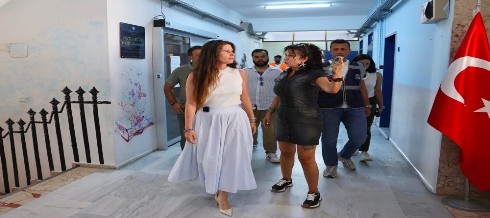 Çeşme Belediyesi’nden Okullara Yenileme Desteği