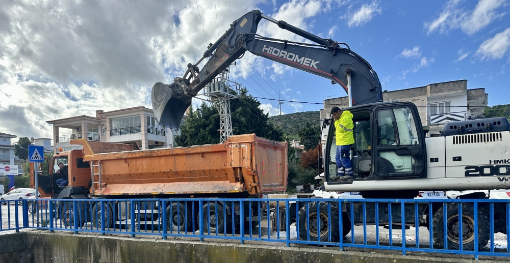 Çeşme Belediyesi’nden Olağanüstü Yağışa Olağanüstü Müdahale
