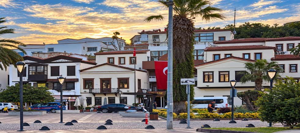 ÇEŞME BELEDİYESİ’NE OPERASYON: 8 ŞÜPHELİ GÖZALTINDA