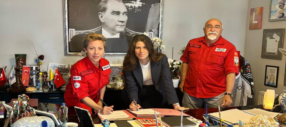 Çeşme Belediyesi ve AKUT’tan Afetlere Karşı İş Birliliği Protokolü 