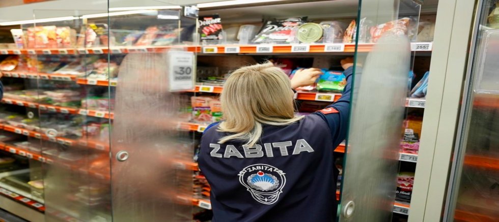 Çeşme Belediyesi Zabıta ekiplerinden market ve okul kantinlerine sıkı denetim