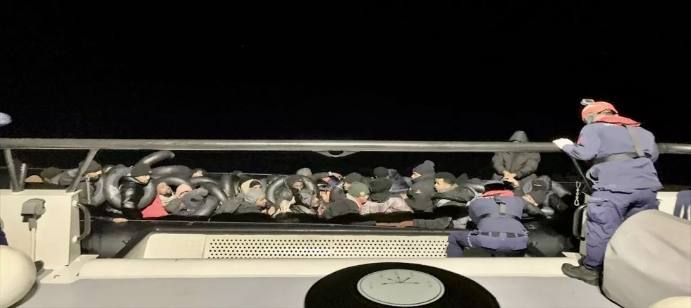 Çeşme'de 44 Düzensiz Göçmen Yakalandı