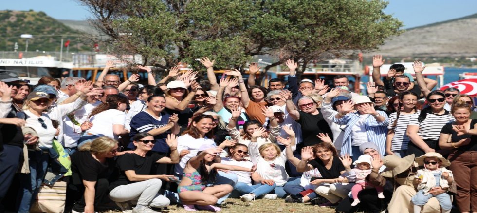Çeşme’de unutulan Hıdırellez geleneği Yassıada’da yeniden yaşatıldı