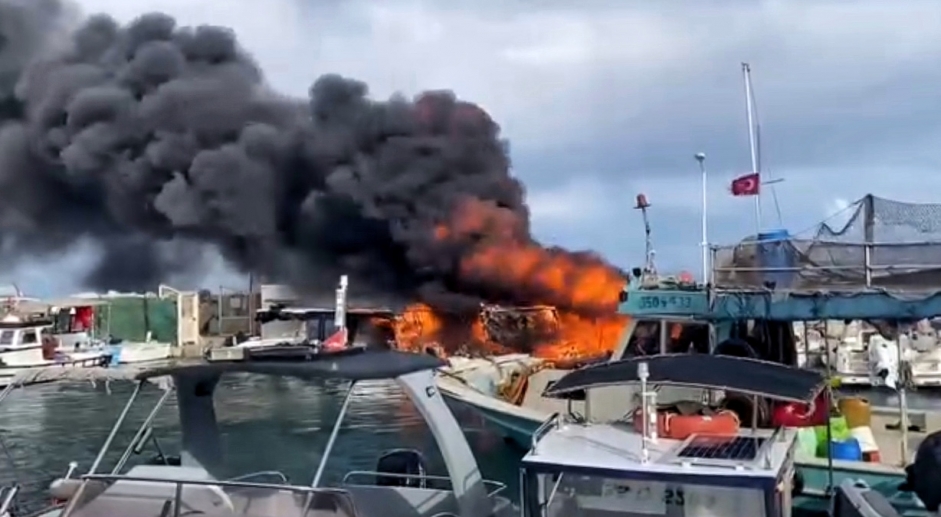 Çeşme Ilıca Yıldızburnu’nda Tekne Yangını: 7 Tekne Yandı