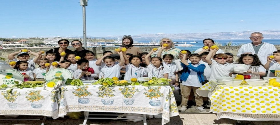 Çeşme Kalesi’nde “Altın Kız” Esintisi: Çocuklar Çeşme Limonundan, Limonatalarını Yaptı