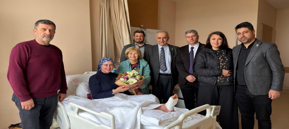 Çeşme Kent Konseyi’nden Pınar Ayyıldız Özen’e Geçmiş Olsun Ziyareti