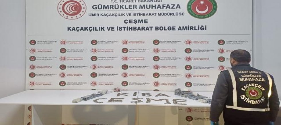 Çeşme Limanı’nda tarihi eser operasyonu: 7 bin 550 sikke ve figür ele geçirildi