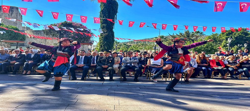 Çeşme’nin Kurtuluşunun 103. Yılı Coşkuyla Kutlandı