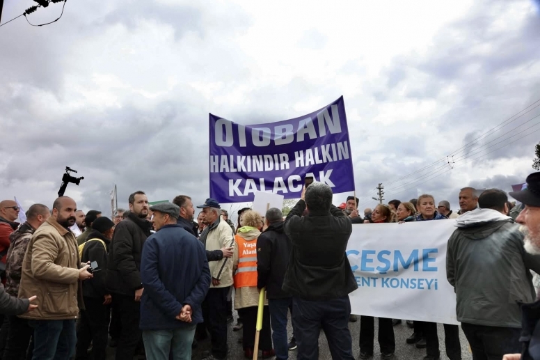 Çeşme Otoyolu İçin Yarımada Ayağa Kalktı: Yol Kapatıldı, Özelleştirmeye Sert Tepki!