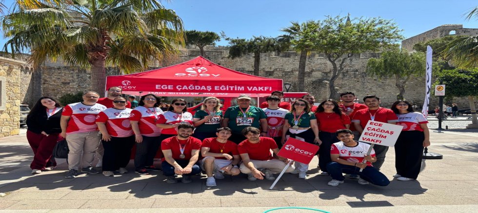 Çeşme Yarı Maratonu’nda İyilik Peşinde Koştular