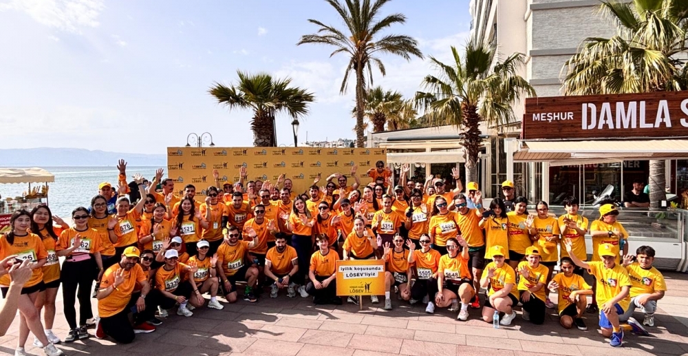 Çeşme Yarı Maratonu’nda LÖSEV İçin Koştular, Madalyaları Topladılar