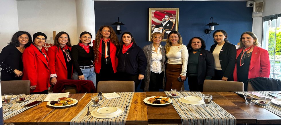 CHP Çeşme Kadın Kolları Genişletilmiş Toplantı Düzenledi