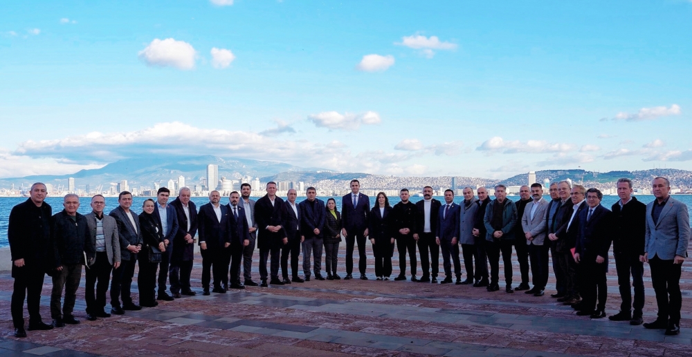 CHP İzmir’de İlçe Başkanları Toplantısı: Meclis Üyelerine “Sahaya İnme” Talimatı