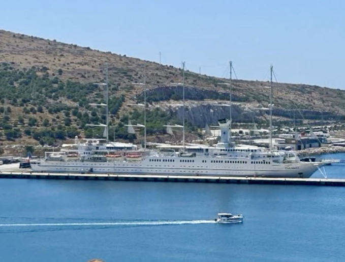 Dünyanın En Büyük Yelkenli Yolcu Gemisi Club Med 2, Çeşme Limanı’nda!