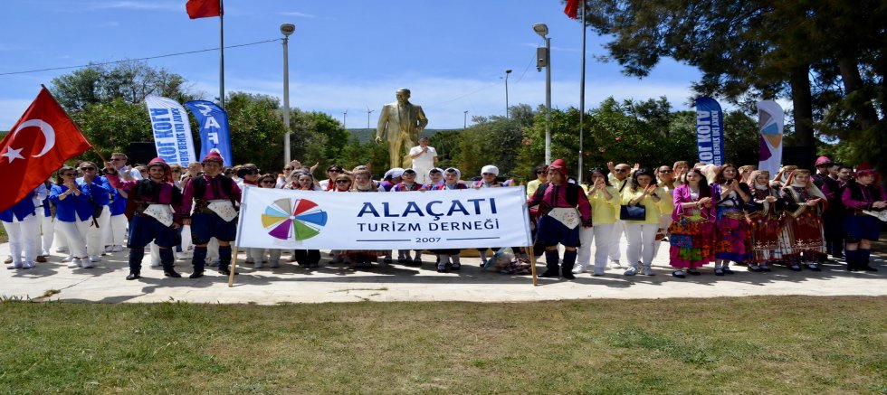 Ege’nin İki Yakası Alaçatı’da Aynı Ritimde Buluştu  “Bir Deniz İki Yaka” Festivali Dostluk ve Dansla Final Yaptı…