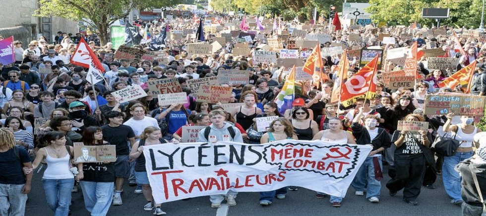 Fransa’da Protestolar Büyüyor: Eğitimde Eşitsizlik ve Ekonomik Kriz Halkı Sokağa Döktü!