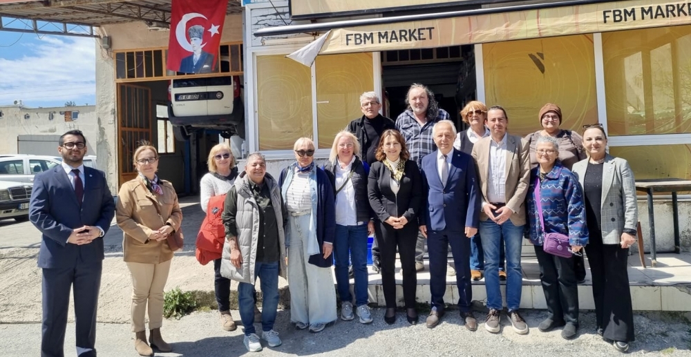 İyi Partili Ülkü Doğan Çeşme’de sanayi esnafının sorunlarını dinledi