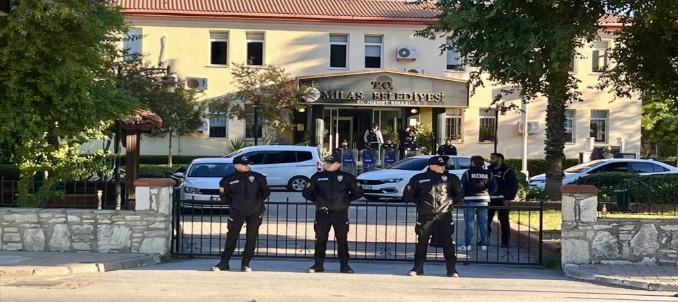 MİLAS BELEDİYESİ’NE OPERASYON: BAŞKAN TOPUZ DAHİL 29 GÖZALTI!