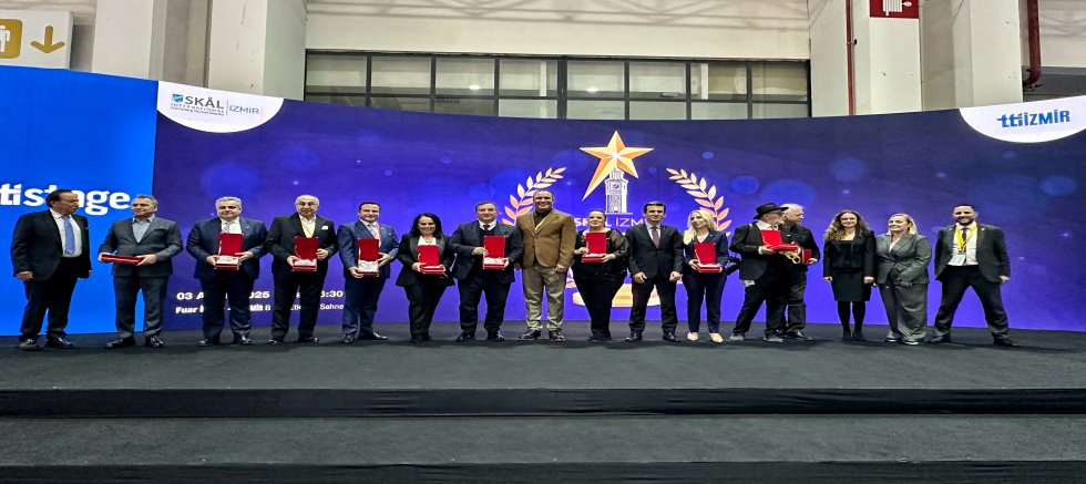 SKAL İzmir’den Çeşme Kaymakamı Maraşlı’ya Üstün Başarı Ödülü!