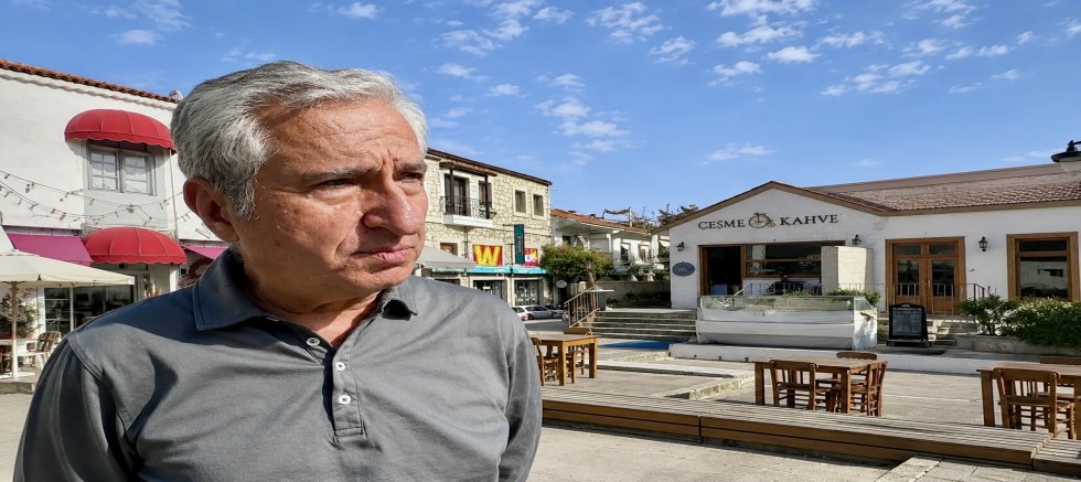 Sosyolog Engin Önen’den Alaçatı Çağrısı: “Alaçatı Meydanı ve Eski Belediye Binası Alaçatılının Olmalıdır!”