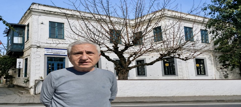 Sosyolog Engin Önen’den Alaçatı Çağrısı: “Eski Belediye Binası Müftülüğün Değil, Alaçatılının Olmalıdır!”