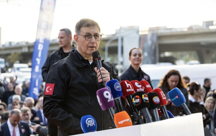 Tugay’dan Meslek Fabrikası önünde sert mesaj: “İzmir’i yenemeyeceksiniz!”
