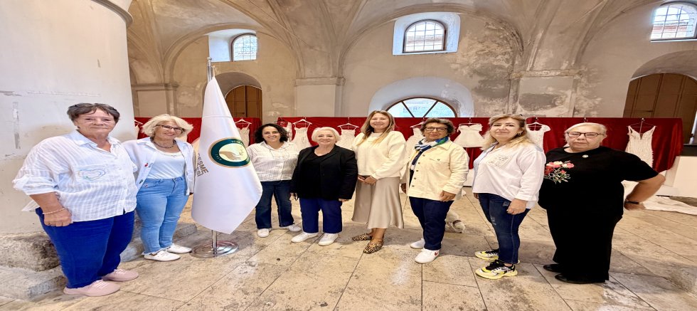 Türk Anneler Derneği Çeşme Şubesi’nden Eğitime Anlamlı Destek
