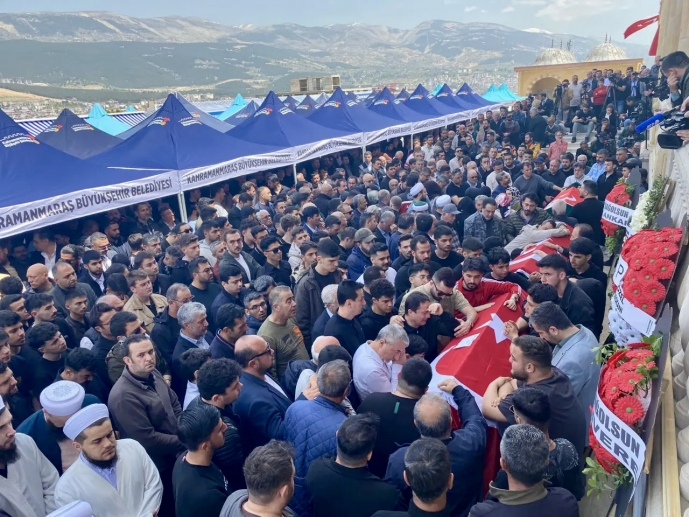 Türkiye Yasta! Minik Tabutlar Yan Yana Son Yolculuklarına Uğurlandı 