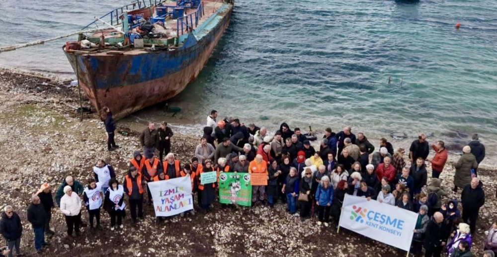 Urla’da Mücadele Sonuç Verdi: Hurda Gemi Demircili Koyu’ndan Gidiyor!