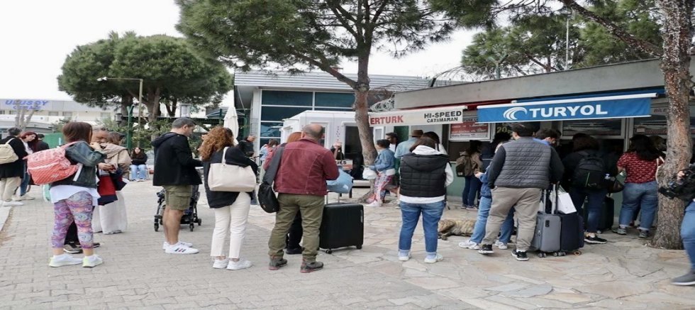 Yunan adalarına geçişte Çeşme ilk sırada: 7 ayda 137 bin Türk ziyaretçi!