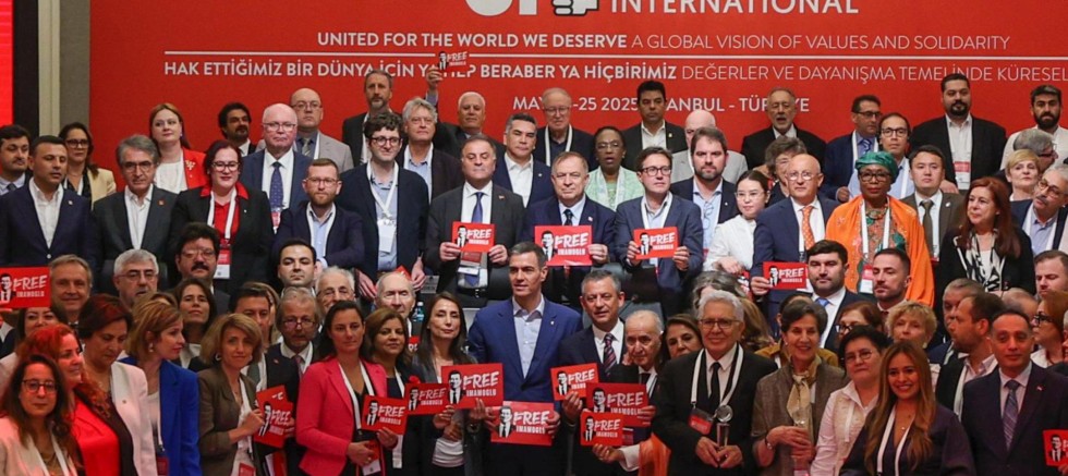 Özgür Özel’den Sosyalist Enternasyonal’de Mesaj: “Otoriterliği Halkla Yenmeyi Hedefliyoruz”