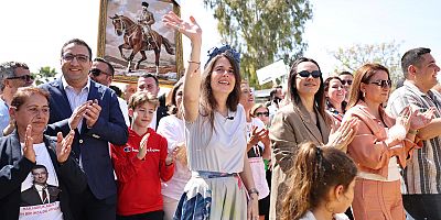 14. Alaçatı Ot Festivali’nde Renkli Kortej!