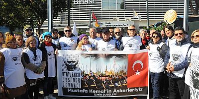ADD İzmir’de  Teğmen ve Komutanların İhracını Protesto Etti 