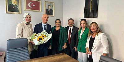 AK Parti MKYK Üyesi Metin Tarhan Çeşme’de Esnafla Buluştu